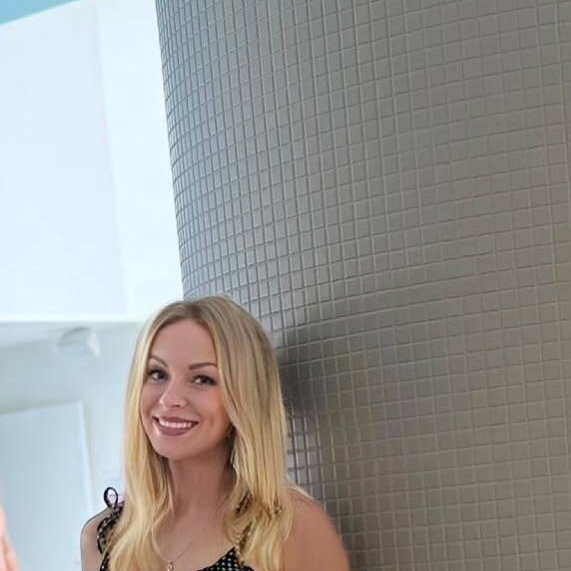 Anna performs Handjob, escort in Brno