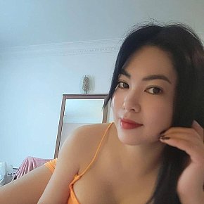 Emily escort in Doha offers French Kissing services