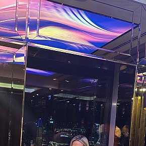 Elle Großer Busen escort in London offers Erotische Massage services