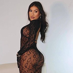 Yasmin escort in London offers 69 Position services