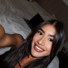 Yasmin escort in London offers 69 Position services