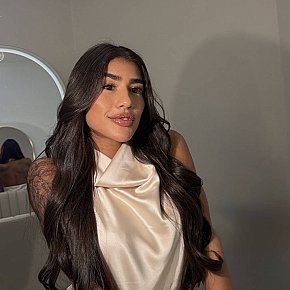 Yasmin escort in London offers 69 Position services
