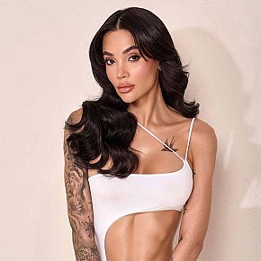 Ling Ganz Natürlich escort in London offers Girlfriend Experience (GFE) services