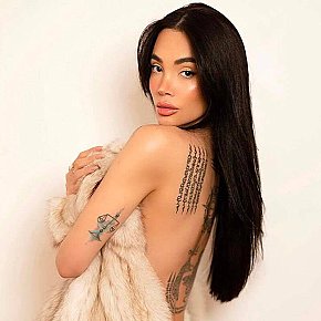 Ling Ganz Natürlich escort in London offers Girlfriend Experience (GFE) services