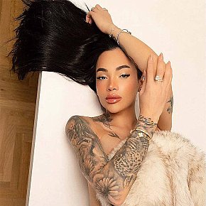 Ling Ganz Natürlich escort in London offers Girlfriend Experience (GFE) services