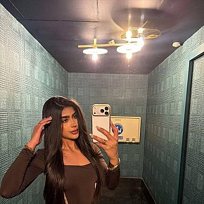 Bela All Natural
 escort in Madrid offers Squirting services
