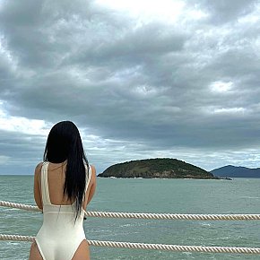 Luna escort in Doha offers Girlfriend Experience (GFE) services