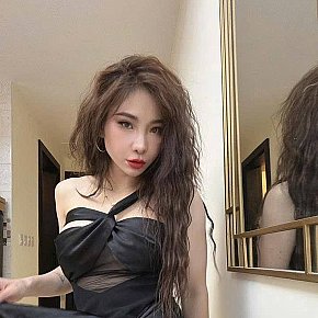 Lina escort in Doha offers French Kissing services