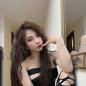 Lina escort in Doha offers French Kissing services