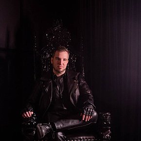 Mentor-Chris Gelegentlich escort in Berlin offers BDSM services