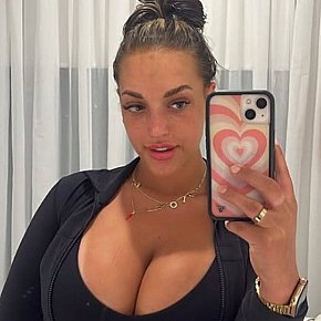 Alanna performs erotic massage, escort in Manchester