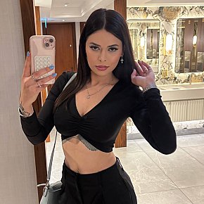 Susan All Natural
 escort in London offers Girlfriend Experience (GFE) services