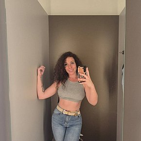 Vero Entièrement Naturel escort in Madrid offers Massage intime services