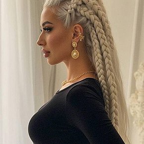 Hot girl in London offers Bacio alla francese