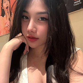 Happy escort in  offers Küssen services
