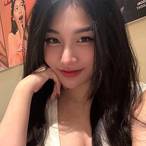 Happy escort in  offers Küssen services