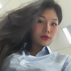 Happy escort in  offers Küssen services