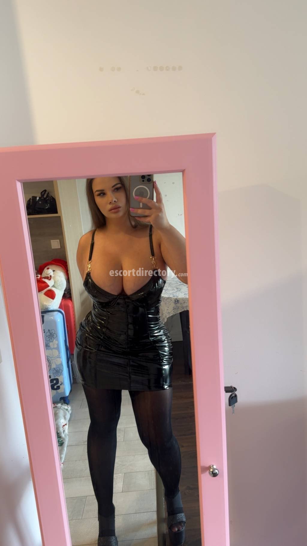 ROXANA performs 69 position, escort in Sofia