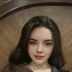 Hot girl in Bangkok offers Mamada sin condón