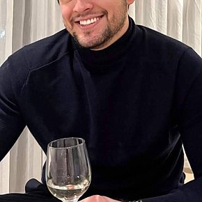Sebastian escort in London offers Massaggio intimo services