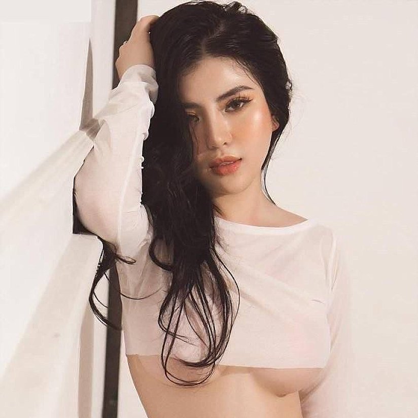 Chinn performs Oral fără Prezervativ cu Finalizare, escort in Dubai