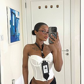 Hot girl in Singapore City offers Girlfriend Experience (GFE)