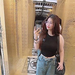 Hot girl in Hanoi offers Beso francés