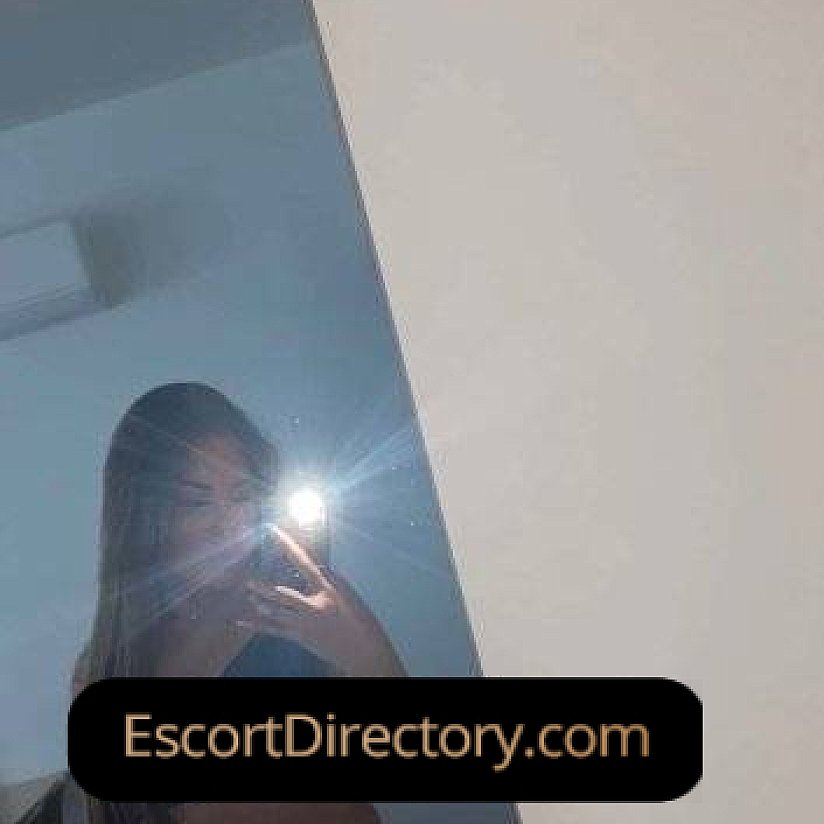Cynthia performs 69, escort in Budapest