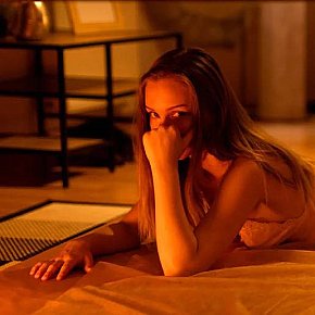 Hot girl in Budapest offers Girlfriend Experience (GFE)