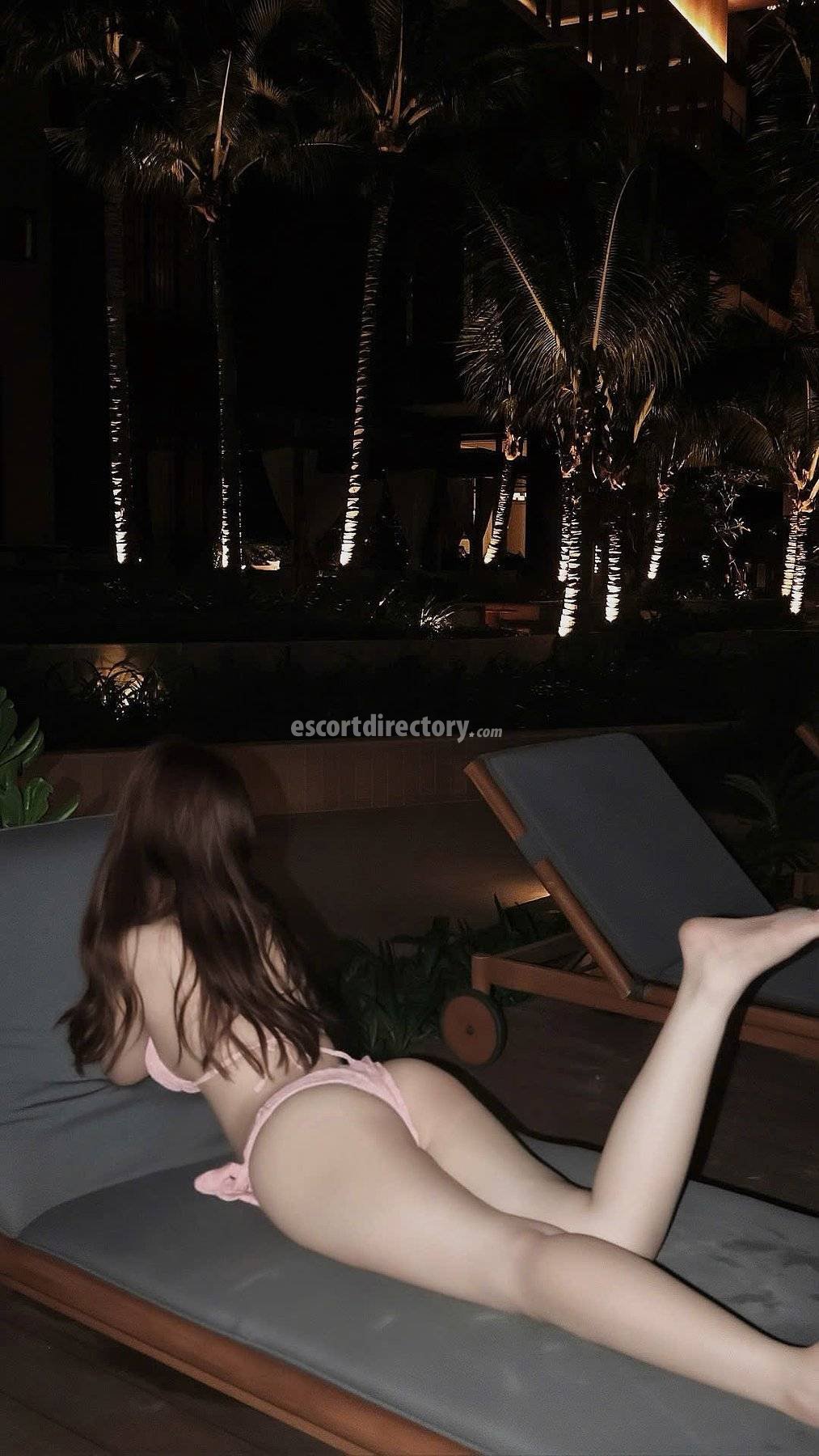 Hot girl in Abu Dhabi offers girlfriend experience (GFE)
