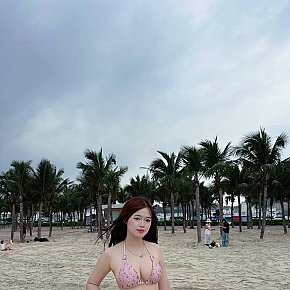 Hot girl in Abu Dhabi offers girlfriend experience (GFE)