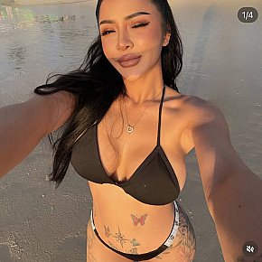Nanny Tetas enormes escort in Pattaya offers Posición 69 services