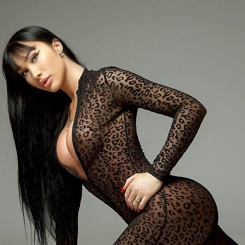 Niara performs Experiencia de Novia (GFE), escort in Paris