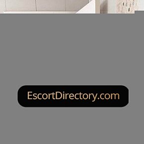 Hot girl in Porto offers girlfriend experience (GFE)