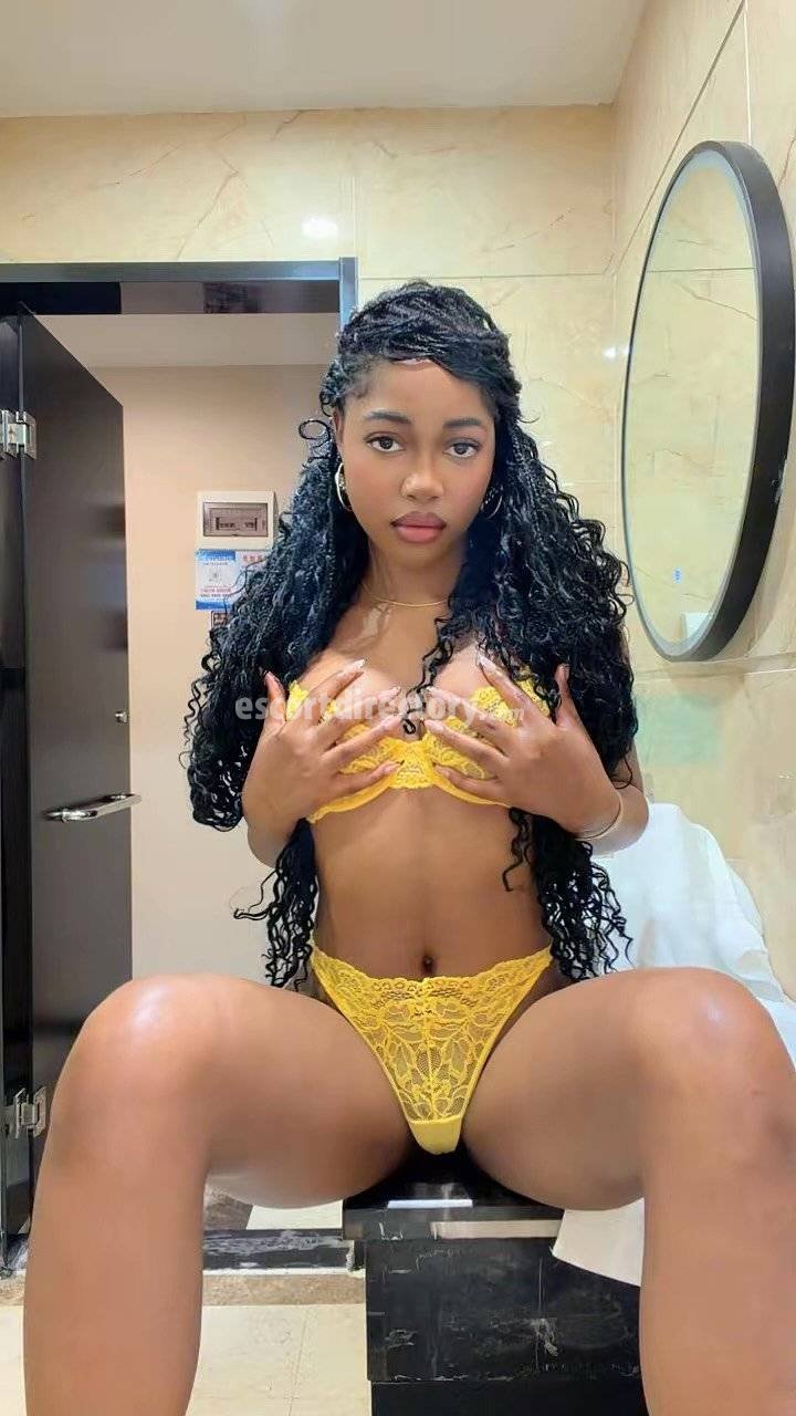 Pelis performs Experience "Petite Amie", escort in Singapore City