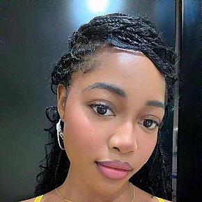 Hot girl in Singapore City offers Pipe sans capote