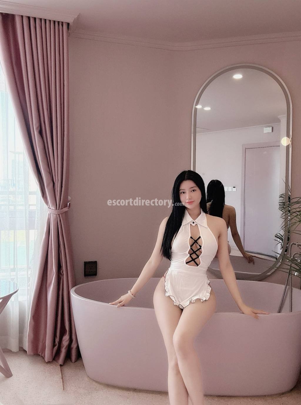 Linh, escort in Hanoi