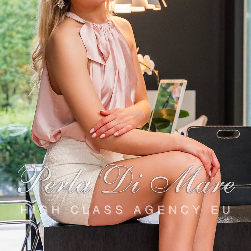 Britt Vip escort in Brussels offers Pipe avec capote services