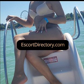 Escort in Budapest, Vivien VIP escort provides erotic massage