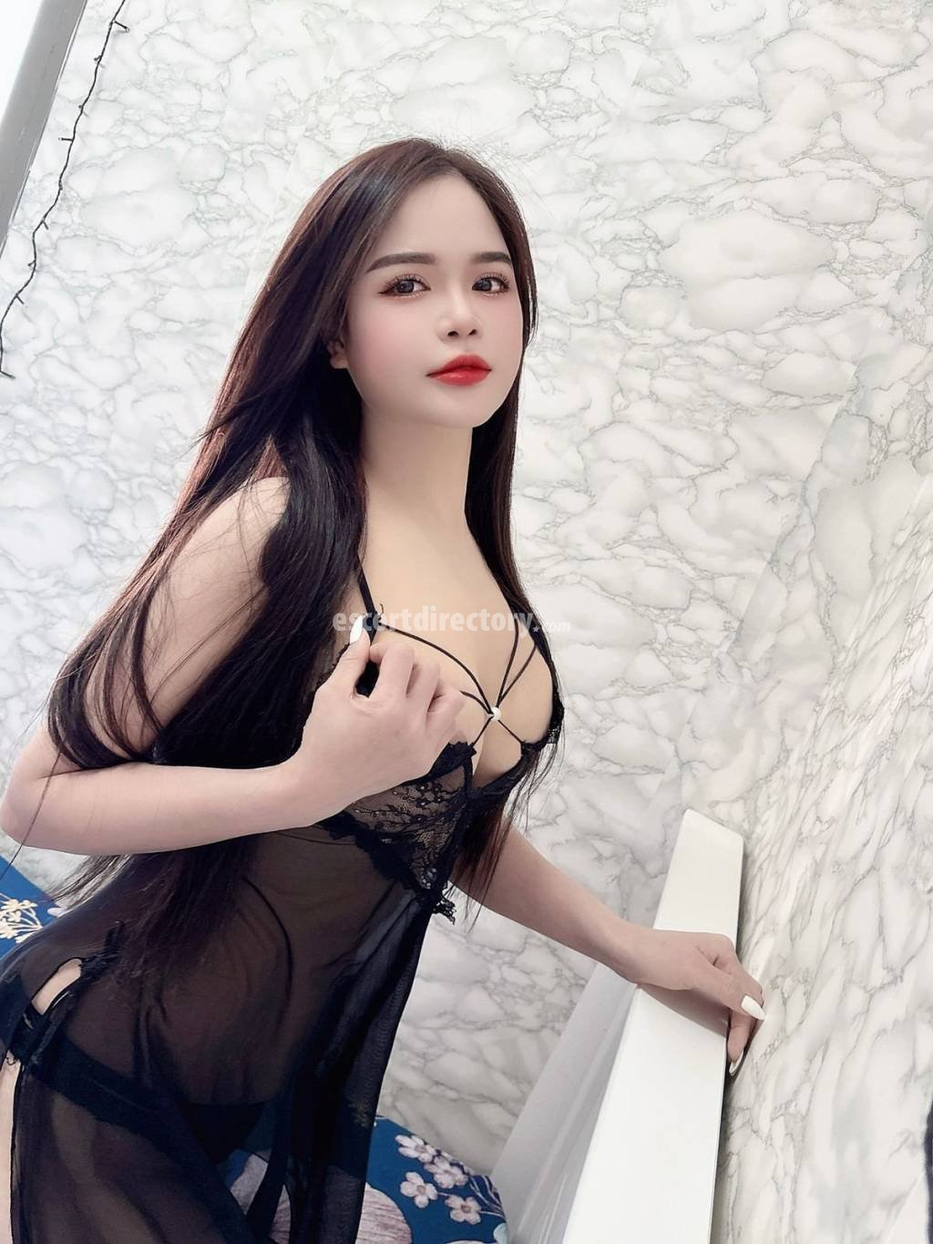 Hot girl in Abu Dhabi offers Blowjob ohne Kondom