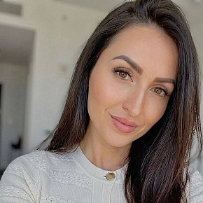 Escort in London, Sandra Totalmente natural provides Sexo em diferentes posições