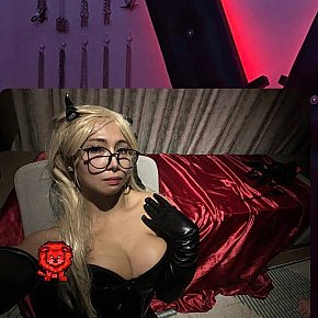 Miss Vee Großer Busen escort in Bangkok offers Strapon services