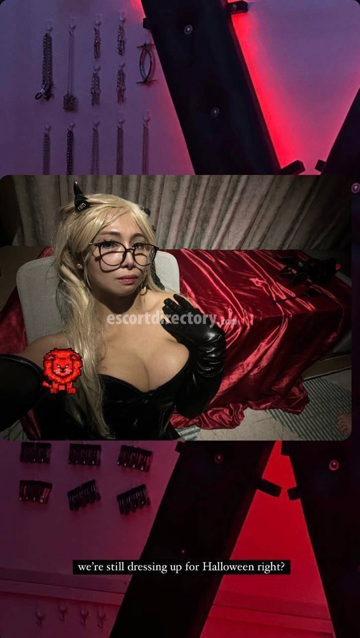 Miss Vee Großer Busen escort in Bangkok offers Strapon services
