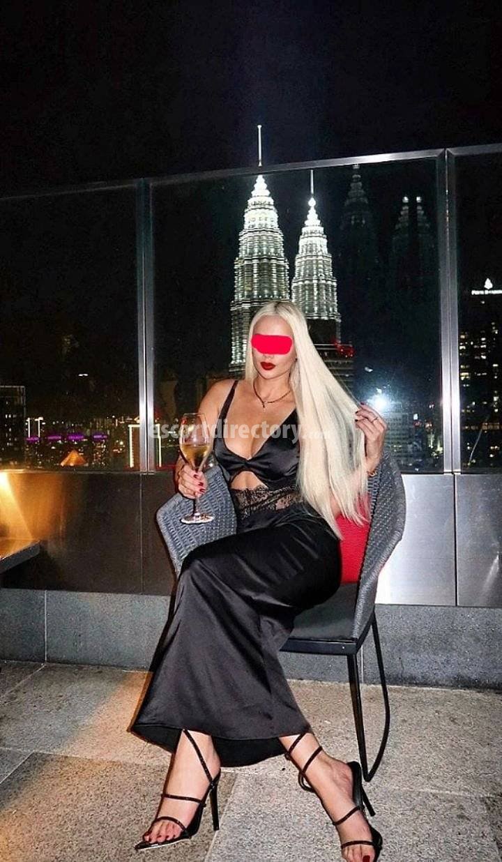 Kelly Francesca Ragazza fitness escort in Singapore City offers Sborrata sull corpo services