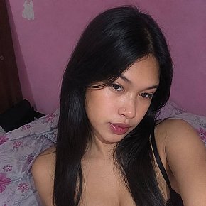 Hot girl in Hong Kong offers Handjob