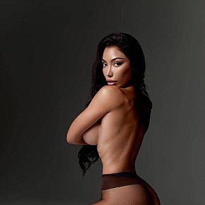 Escort in London, Hazel VIP escort provides 69 position