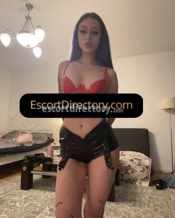 Hot girl in Berlin offers sexo oral sem preservativo