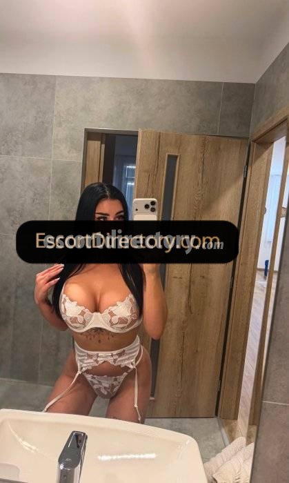 Escort in Budapest, Naomi Vip Escort provides Masturbação