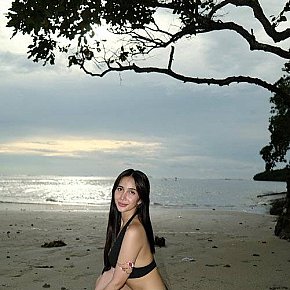 Hot girl in Makati offers Experience "Petite Amie"