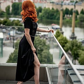 Vivien Arden performs handjob, escort in Prague
